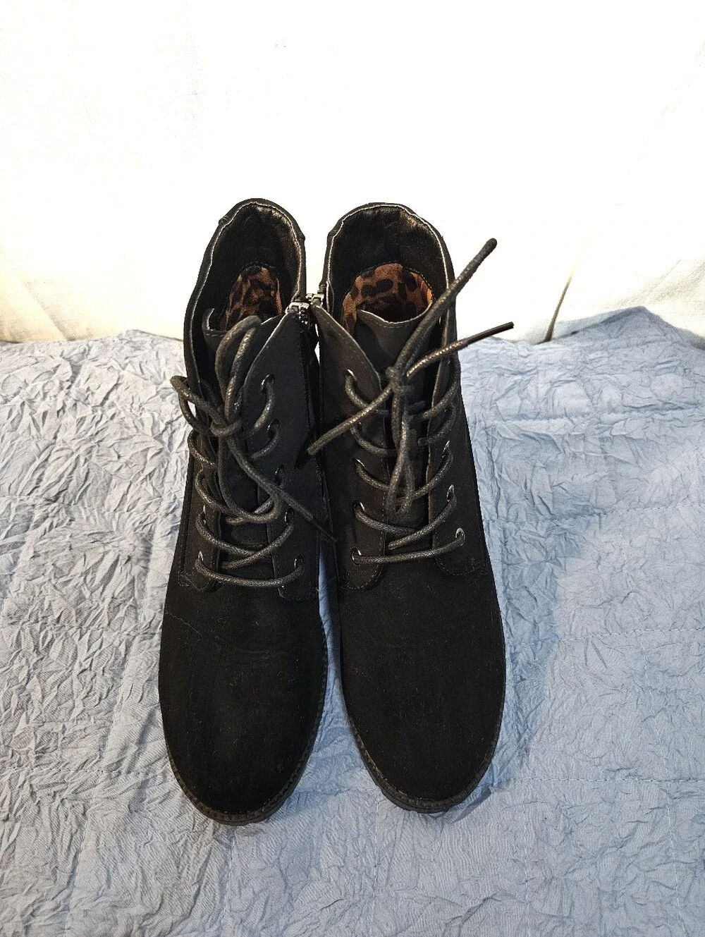 ID Required Sz 6 Black Lace-Up Ankle Boots